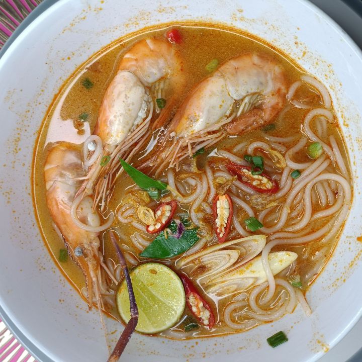 ก๋วยจั๊บญวน-อุบล-เส้นสด-รสต้มยำต้ำข้น-ถึงรสต้มยำแท้-รสชาติติดปากติดใจทุกคน-ทุกวัย