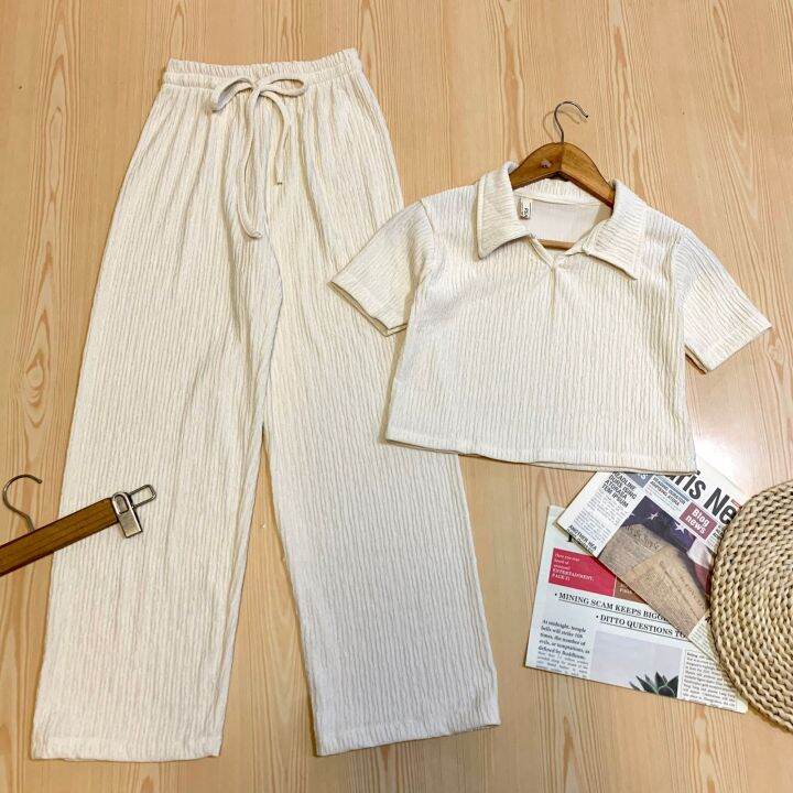 clo-ครอปปก-ขายาว-เสื้อครอปคอปกแขนสั้นมาพร้อมกางเกงขากระบอกยาวงานสีพื้นผ้าลายนูนเรียบสวยดูดี
