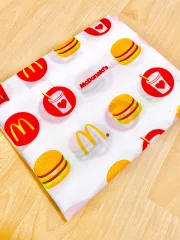 Designer coreano cria luminárias com sacos de papel do McDonald's