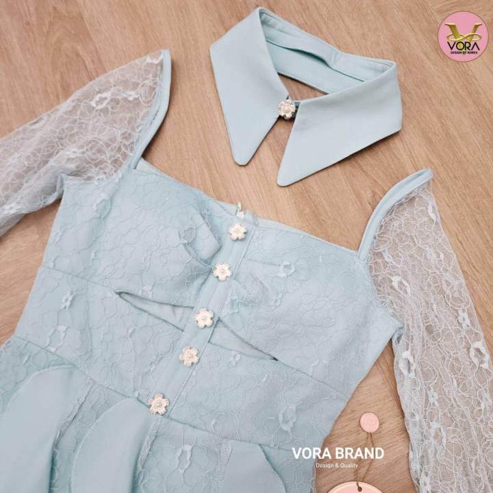 vr-dress-สั้น-แขนยาว-ช่วงแขนผ้าลูกไม้แต่งผ้าระบายชายแขนเสื้อ-อกจับจีบ-เว้าใต้อกเล็กน้อย-แต่งกระดุมเรียงด้านหน้า