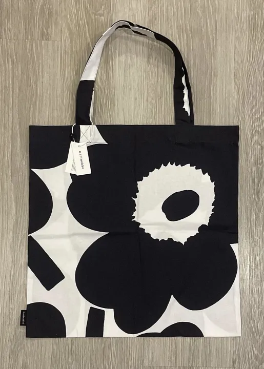 พร้อมส่ง? กระเป๋าผ้า Marimekko totebag Unikko kassi ดอกสีดำลายใหญ่ |  