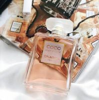 ตัวท๊อปของชาแนล❗️ Chanel Coco Mademoiselle Edp 100ml   ♡ ราคา 5400฿  หอมหรู สดชื่น เย็นๆ  เปิดกลิ่นด้วย Patchouli และ ส้มแมนดาริน  ช่วงกลางจะเป็นดอกไม้  กุหลาบ มะลิ  กลิ่นดอกกระดังงา เด่น ๆ