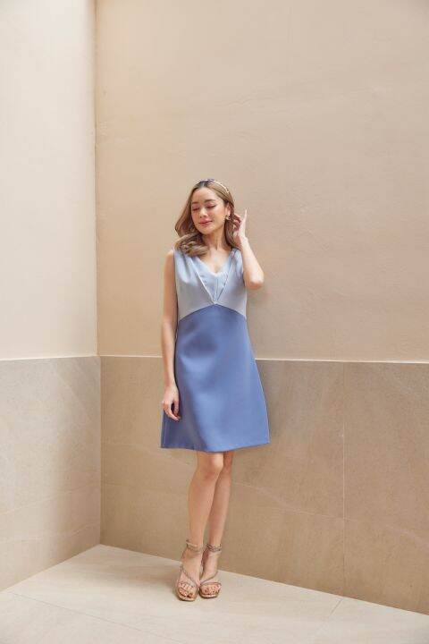 two-tone-twis-dress-from-techinee-brand-เดรสทูโทนแขนกุดจีบไหล่