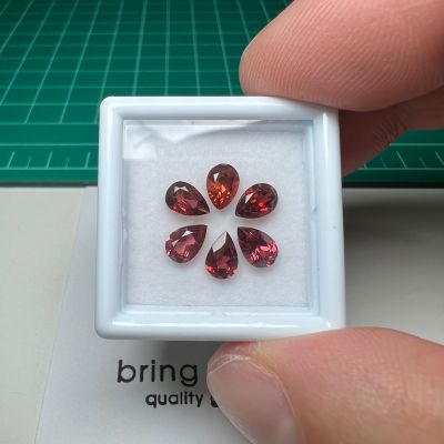 โกเมน (garnet) 6x4 มม. พลอยโกเมน สีแดงสวย เจียระไนเหลี่ยมสวย พลอยไม่มีตำหนิไฟเต็ม