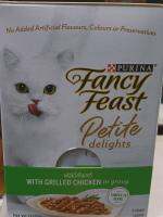 (สินค้าแนะนำตัวใหม่)เพาท์แมวเปียก ยี่ห้อ Fancy Feast Petite delights  แฟนซีฟิล  พร้อมไก่ในเกรวี่ ขนาด50กรัม (12ซอง×1โหล)