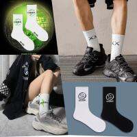 ถุงเท้าสตรีท สไตล์เกาหลีแฟชั่น ผ้าCOTTON ข้อยาว สีพื้น ราคาถูก ผ้ายืดและหนาCotton socks fashion Korean style mens socks womens socks