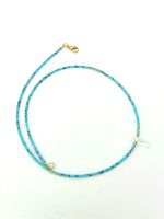 สร้อยคอ หินเทอร์ควอยส์ พร้อมจี้ คริสตัล ประดับด้วย ทองเหลือง Tiny Turquoise Seed Beads Minimalist Necklace with Crystal Pendant Handmade