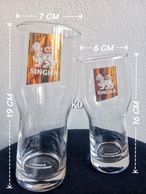 แก้วสิงหฺ์ แก้วเบียร์สิงห์ แก้วเบียร์ แก้ว รุ่นสกรีนสีทอง มี 2 ขนาด ขนาดเล็ก 350 ML (6 X 16 CM)  และขนาดใหญ่ 600 ML (7 X 19 CM) วัสดุผลิตจากแก้ว