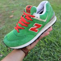 ส่งฟรี รองเท้า new balance 574 green suede sneakers Red Logo Size 9us 42.5eu 27cm Pre-owned Authentic