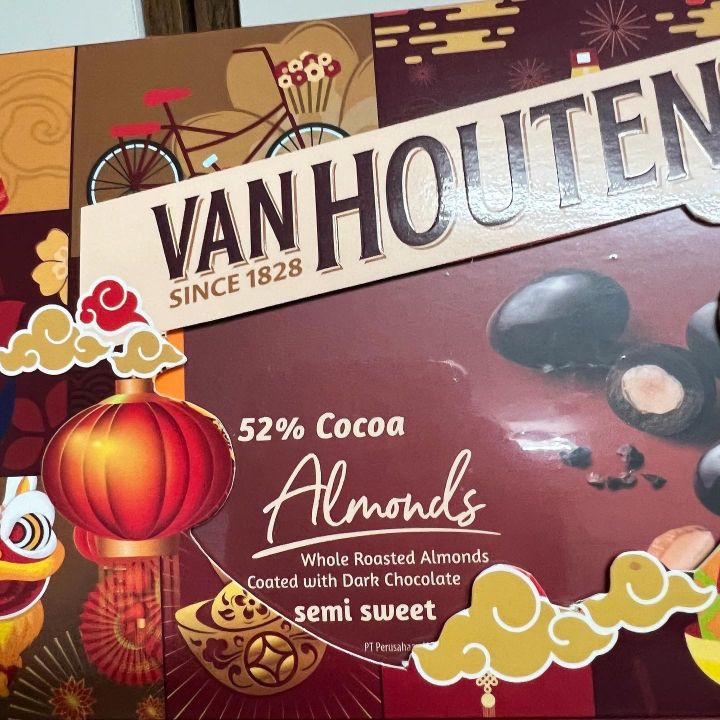 van-houten-chocolate-แวนฮูเต็น-ชุดช็อกโกแลตสอดไส้อัลมอนด์