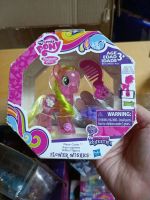 My Little Pony Flower Wishes รุ่นตัวใส มีน้ำกับมีกากเพชรวิ้งๆข้างในคะ