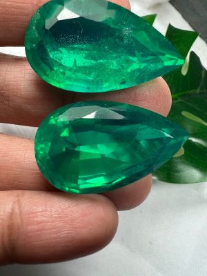 โคลัมเบีย Green Doublet Emerald มรกต very fine lab made oval shape 30X18 มม mm...68 กะรัต 1เม็ด carats (พลอยสั่งเคราะเนื้อแข็ง)
