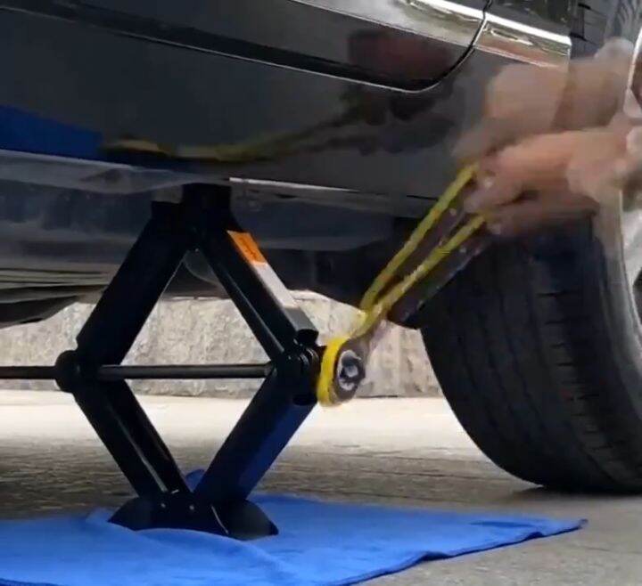 3Ton Jack Car With OnBoard LaborSaving Hand Crank Car Tire Changing