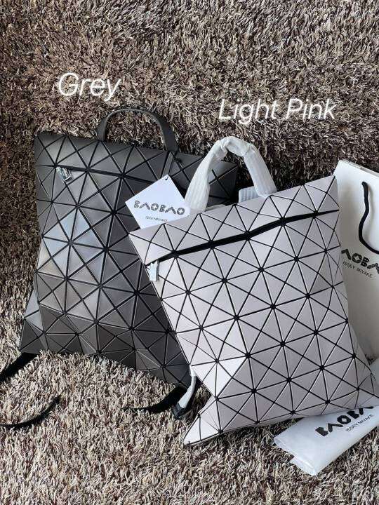 กระเป๋าสะพายหลัง-เป้สะพายหลัง-bao-bao-issey-miyake-flat-pack-backpack