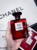 #พร้อมส่ง หอมทน100ml.
น้ำหอม CHANEL No.5 ขวดแดง !!
CHANEL No.5 Eau De Parfum (Red Edition) น้ำหอมสำหรับผู้หญิง แนวกลิ่น Woody Powdery Floral กลิ่นสัมผัสฟลอรัล อันแสนอ่อนโยน เย้ายวนล้ำลึก มีเสน่ห์ แอบซ่อนความเซ็กซี่น่าค้นหา ที่สุดแห่งแรงปรารถนา