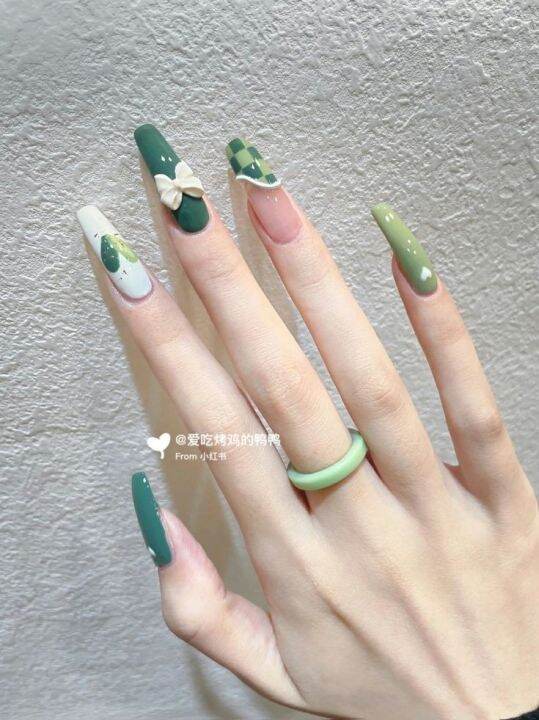 Phụ kiện nơ nail xanh bơ là một trong những item được nhiều bạn trẻ săn đón. Bạn có thể kết hợp phụ kiện này với các bộ trang phục khác nhau để tạo ra nhiều phong cách khác nhau.