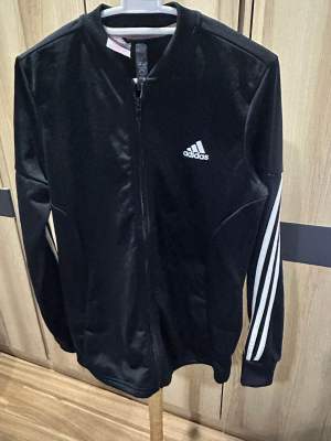 Adidas Jacket slim แขนยาว อก 28”