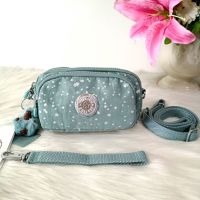 KIPLING  Monkey program Seoul up 
clutch &amp; sling bag รุ่น 2 ซิป (ขนาด 7 นิ้ว)
กระเป๋าคล้องมือ หรือ สะพายข้าง ขนาดเล็กแท้งานหลุดqc