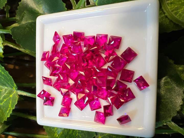 พลอยอัดทับทิม-5-ขนาดทรงกลม-square-shape-4x4-มิล-สังเคราะห์-ruby-synthetic-4-pieces-gemstones