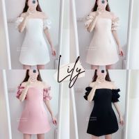 LILY DRESS มินิเดรสเปิดไหล่แต่งระบายช่วงแขนและยังมีดีเทลเดินด้ายสีตัดที่แขน