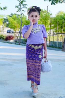 ชุดไทยล้านนาเสื้อผ้าลูกไม้ฉลุเนื้อผ้านิ่มใส่สบาย+ผ้าถุงผ้าฝ้ายพิมพ์ลายไทยสีสวย.. #ปู