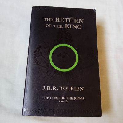 หนังสือ THE LORD OF THE RINGS PART 3 THE RETURN OF THE KING J.R.R. TOLKIEN (ฉบับภาษาอังกฤษ) สันปกมีคราบเหลือง (ตามรูป)