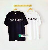 ???เสื้อยืดลาย? thailand?สกรีนด้านหน้าอย่างเดียว?ผลิตในประเทศไทย?มีสีขาวสีดำ ใส่ได้ทั้งผู้หญิงผู้ชาย?