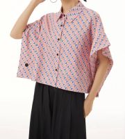 YUDA Japanese Collection
?  Oversize Crop Shirt เสื้อเชิ้ต แขนสั้น ทรงหลวม กระดุมข้าง ผ้า cotton 65%, polyester 35% ใส่สบาย จะแมทช์กับกระโปร่ง หรือกางเกง เก๋ทุกแบบ