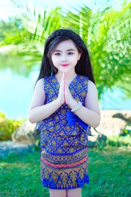 ing-21 ชุดไทยเด็กผู้หญิง ชุดไทยประยุกต์ สีน้ำเงิน ลายไทย เสื้อแขนกุด กระโปรงสั้น