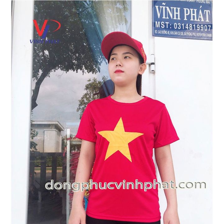 Áo thun cờ đỏ sao vàng size em bé là món quà ý nghĩa dành cho các bé yêu. Thiết kế dễ thương với quốc kỳ Việt Nam và phong cách thể thao, áo thun cờ đỏ sao vàng sẽ giúp bé thể hiện tình yêu đối với đất nước và có phong cách thời trang trẻ trung.