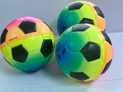สีรุ้งฟุตบอล10 ซม 4นิ้ว  ลูกบอล ลูกบอลนิ่ม บอลยาง บอลบีบ  บริหารกล้ามเนื้อมือ เพื่อสุขภาพ