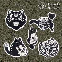 ʕ •ᴥ•ʔ ✿ พร้อมส่ง : เข็มกลัดเซ็ทปีศาจแมวดำและโครงกระดูก | Black Cat Evil &amp; Skeleton Enamel Brooch Pin Set.