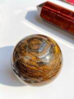 ?ไทยเกอร์อาย ลูกกลม ( Tiger eye sphere ) 
ติดแร่เหล็กค่อนข้างเยอะ สามารถเอาแม่เหล็กมาลองเล่นดูได้