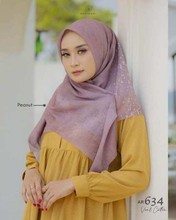 hijab segi rmpat by ar rafi kode ar 634,dengan motif bunga dan warna