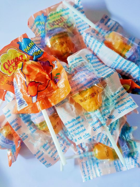 แบ่งขาย1ไม้🍭จูปาจุ๊ปส์ หัวกะโหลกchupa chups☠️💀 อมยิ้ม2รสหน้ารสส้ม 🍊สมองรสองุ่น🍇พร้อมส่ง หาซื้อยาก จัดมาให้ที่นี่แล้ว