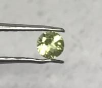 ทรงกลม 2.5 มม. พลอยเพอริดอทธรรมชาติแท้ 100% ไม่ผ่านการเผา 2.5 mm round shape 100% natural peridot loose gemstone