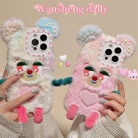 Wansheng เคสมือถือตุ๊กตาหมีสามมิติรูปหัวใจปักลายขนฟูๆสำหรับฤดูใบไม้ร่วงและฤดูหนาวเคสมือถือ iPhone 12 PROMAX iPhone 14เคสกันกระแทกขนฟูๆไอเดียสร้างสรรค์แบบใหม่สำหรับผู้หญิง15pro 12 13PM