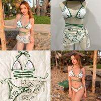 พร้อมส่ง • SET 3 ชิ้น Bikini สายพันเอว มาพร้อมกางเกงและผ้าพันเอว ลายดอกมินิมอล แต่งห่วงหัวใจ