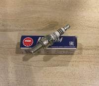 หัวเทียนเข็มแท้  IRIDIUM IX แท้ Spark plug for Benelli tnt300,500,600 Honda cb, cbr 500 Kawasaki 300, 600, 800 (CR9EIX)