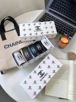 พร้อมส่ง    ถุงเท้า Chanel มาพร้อมกล่อง ใส่ได้ไม่อับชื้น เหมาะกับชีวิตประจำวัน เนื้อผ้าไม่หนาไม่บางเกินไป ราคานี้จัดไปจ้า 1 กล่อง ได้ 5 คู่5 สี