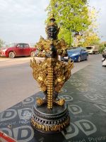 พระเครื่องยอดนิยม รุ่น ราชาท้าวเวสสุวรรณ เนื้อแร่เหล็กน้ำพี้ สีเงินซาติน ทรงเครื่องทอง  ขนาด 12นิ้ว เลขโค้ด 746 หลวงพ่อพัฒน์ ปุญญกาโม วัดห้วยด้วน