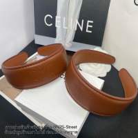 คาดผมซีลีน รุ่น Cuir Triomphe Headband in Calfskin Leather ที่คาดผมลาย triomphe งานหนังสีน้ำตาล งานปั๊ม หนังนุ่มมือมาก ถ่ายจากสินค้าจริง