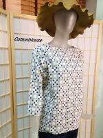 Cottonblouse  D015 เสื้อผ้าฝ้ายเมืองพิมพ์ลาย คอกลม แขนสี่ส่วน เบลาส์ใส่สบายๆ แฟชั่นผ้าไทยสไตล์วินเทจ