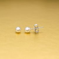 ต่างหูมุกแท้ Petite Pearl Stud Earrings (4-4.5 มม.)