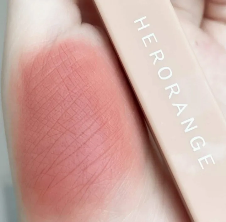 ลิป-herorange-สีน่ารักมาก-ลิปสีนี้ทาได้ทุกวันจริงๆ-แมตต์เนื้อน้ำ-ทาง่าย-ไม่ตกร่อง-ทาแล้วปากดูฟูสวยอิ่มดีมาก-เป็นอีกสีที่แนะนำ-สีสวยน่ารักมากๆ