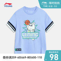 LI-NING เสื้อผ้าเด็กเสื้อทีเชิ้ตแขนสั้นชุดกีฬาฤดูร้อนคอกลมใส่สบายซีรีส์อินเทรนด์กีฬาแบบใหม่2023สำหรับเด็กเล็กชาย