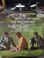 000150  THE WORLD OFTHE BACHELORS  Vol3