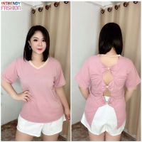 (พร้อมส่ง)เสื้อยืดสาวอวบรุ่นคอวีเปิดหลังแต่งโบว์ สไตล์เซ็กซี่ Free size: 46 - 52 นิ้ว.เป็นผ้าร่องยืดเนื้อดีหนากําลังดี ผ้ายืดได้เยอะ.เสื้อยืดแฟชั่นสาวอวบ.