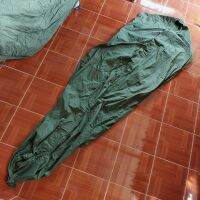 ?? เปลือกถุงนอนทหารสหรัฐ ปี1976 -  Cold War US M-1945 Water Repellent Sleeping Bag Case ??Made in USA ?? งานกองทัพ  U.S.ARMY ปี1976 ใช้สวมคลุมถุงนอนกันน้ำค้างกันซึมจากน้ำความชื้นที่พื้นหรือน้ำค้างหรือสวมทับถุงนอนให้อุ่นขึ้นอีกเป็นกอง