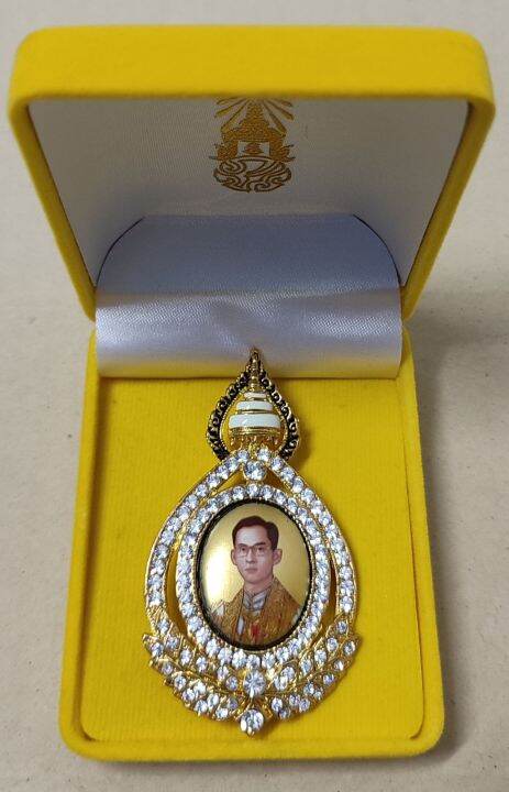 เข็มกลัด-พระบรมฉายาลักษณ์-ในหลวง-ร-9-พร้อมกล่อง